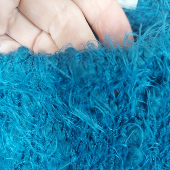 Hinge Scoop Neck Blue Teal Fuzzy Sweater Sz S - Picture 8 of 11